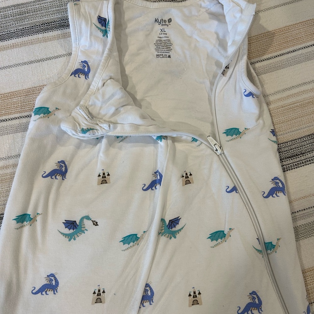 Kyte Baby White and Blue Dragon sleep bag